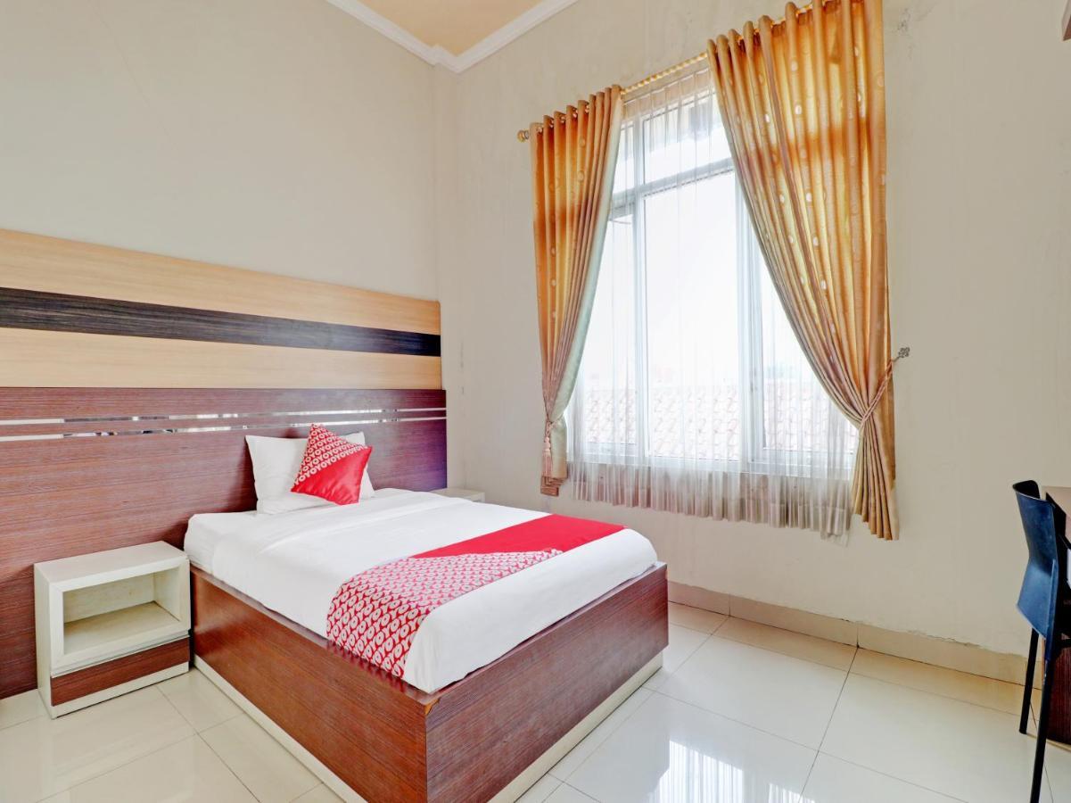 Oyo 90347 Hotel Srikandi Syariah Tasikmalaya Zewnętrze zdjęcie