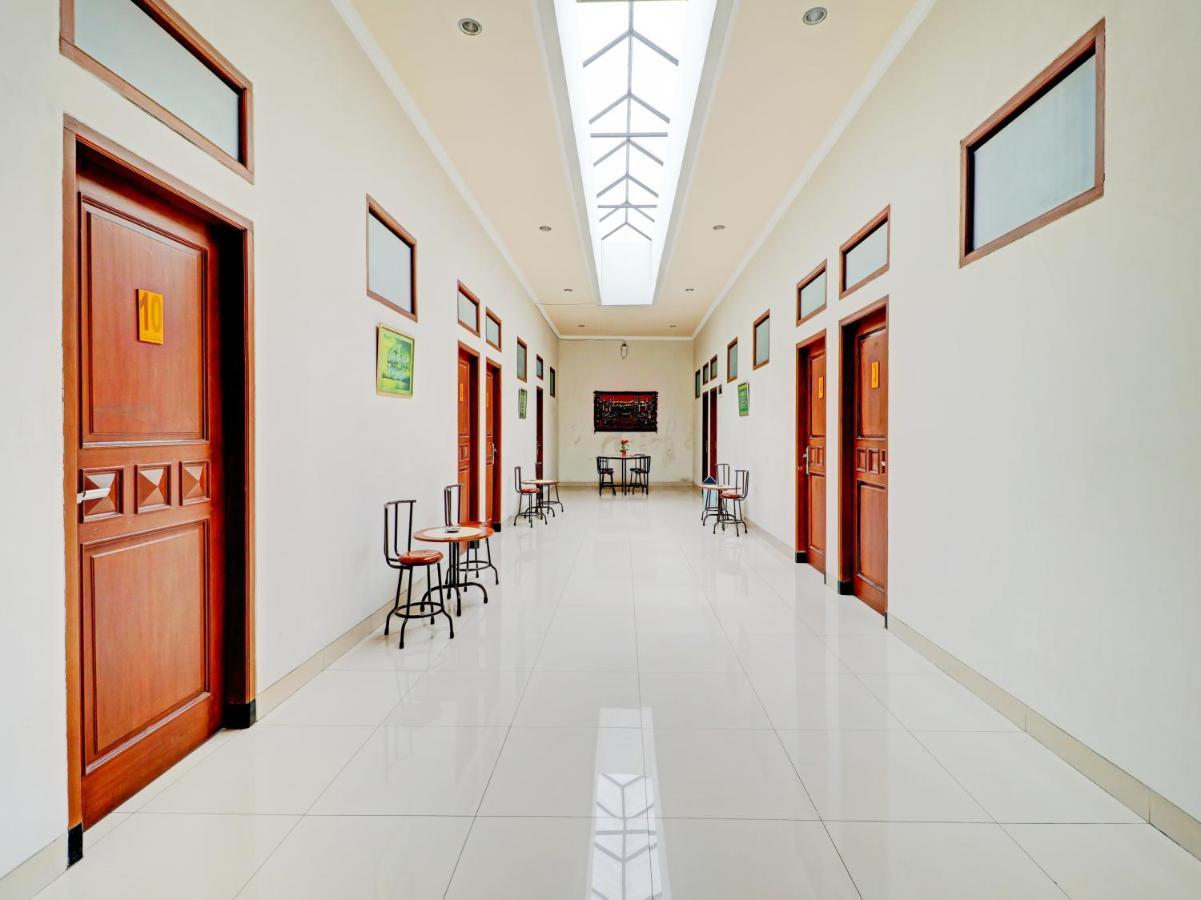 Oyo 90347 Hotel Srikandi Syariah Tasikmalaya Zewnętrze zdjęcie